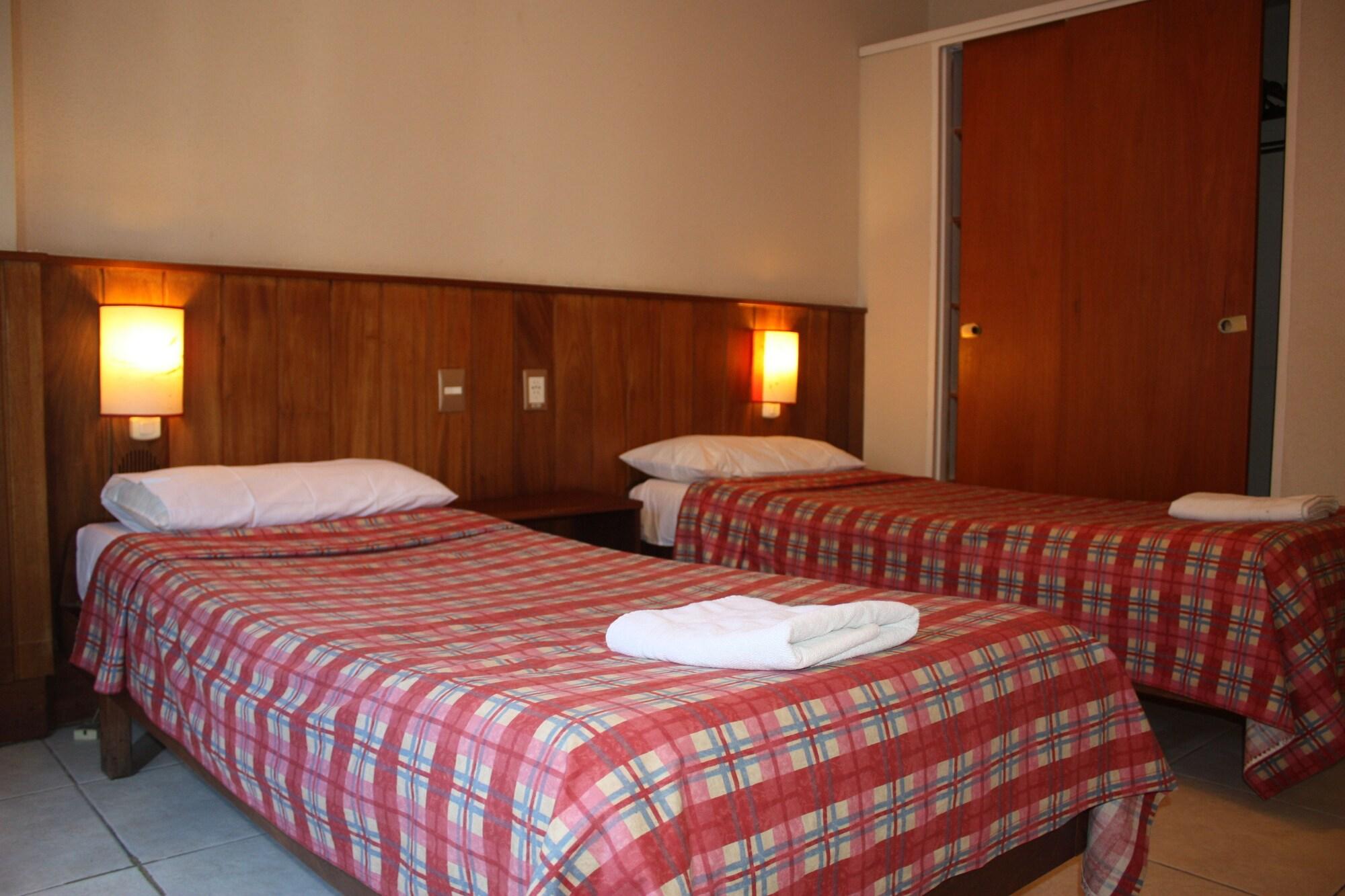 Marcopolo Inn Hostel Bariloche (Adults Only) Экстерьер фото