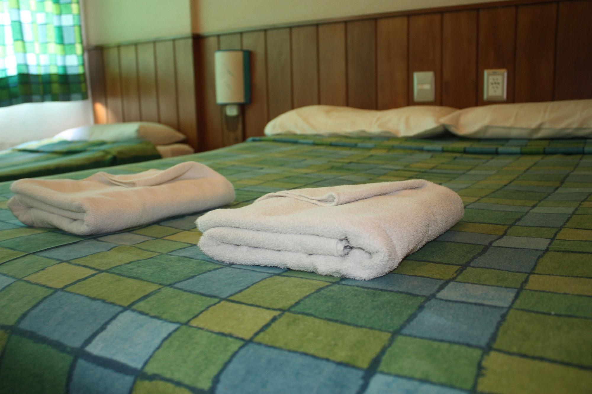 Marcopolo Inn Hostel Bariloche (Adults Only) Экстерьер фото